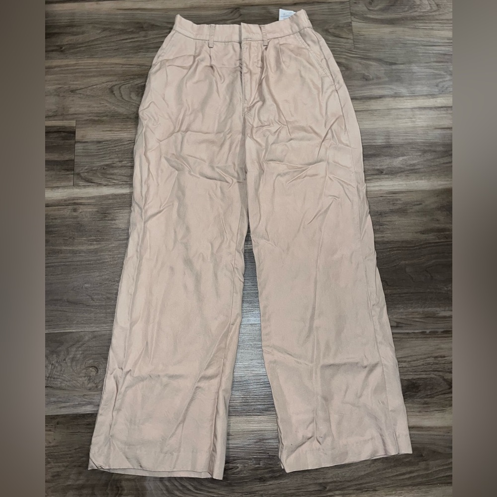 khakis with belt design